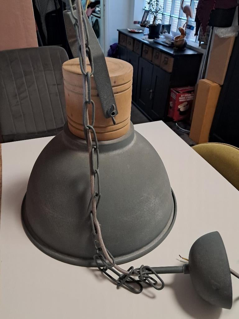 Suspension, 75 cm ou plus, Contemporain industriel, Comme neuf, Enlèvement