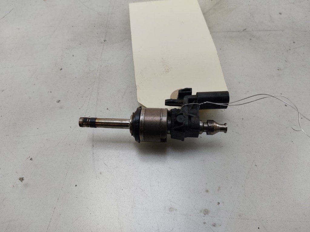 INJECTOR BRANDSTOF Volkswagen Taigo (|05C906036|05C036|), Robert Bosch AG, Gebruikt, Volkswagen, Robert-Bosch-Allee 1
74232  Abstatt, DE