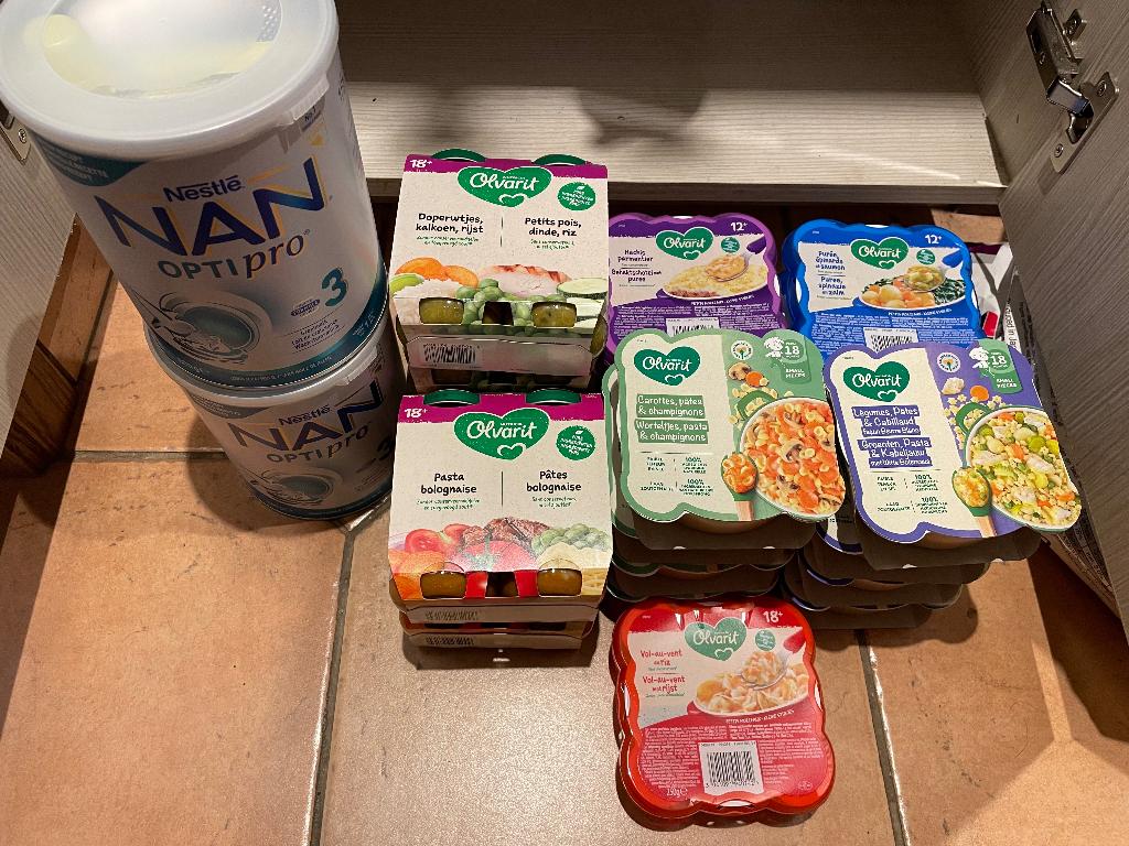 Babyvoeding olravit en nestle, Enlèvement, Neuf, Autres types
