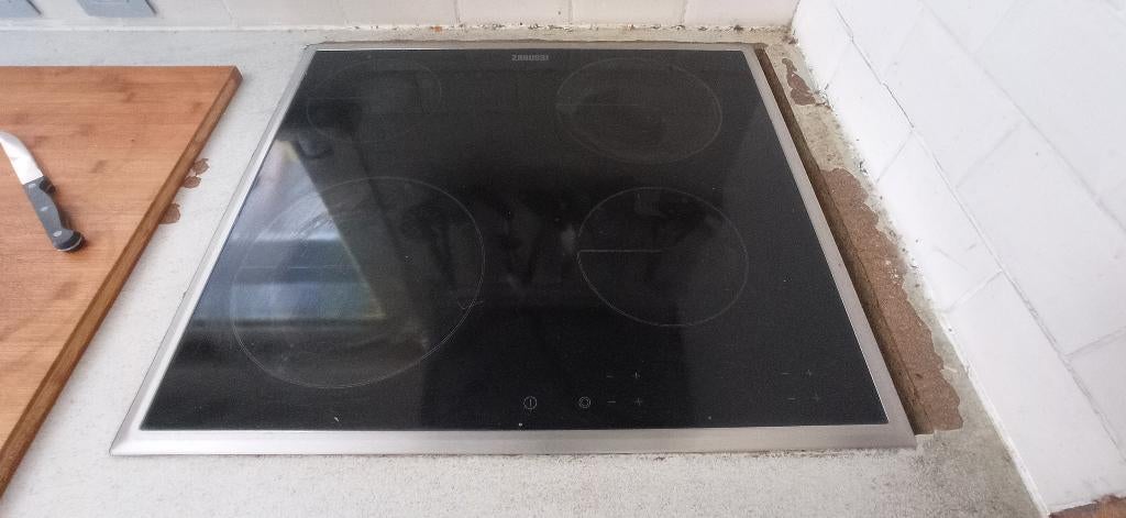 Zanussi kookplaat - electrisch, Electroménager, Tables de cuisson, 4 zones de cuisson, Encastré, Enlèvement, Utilisé