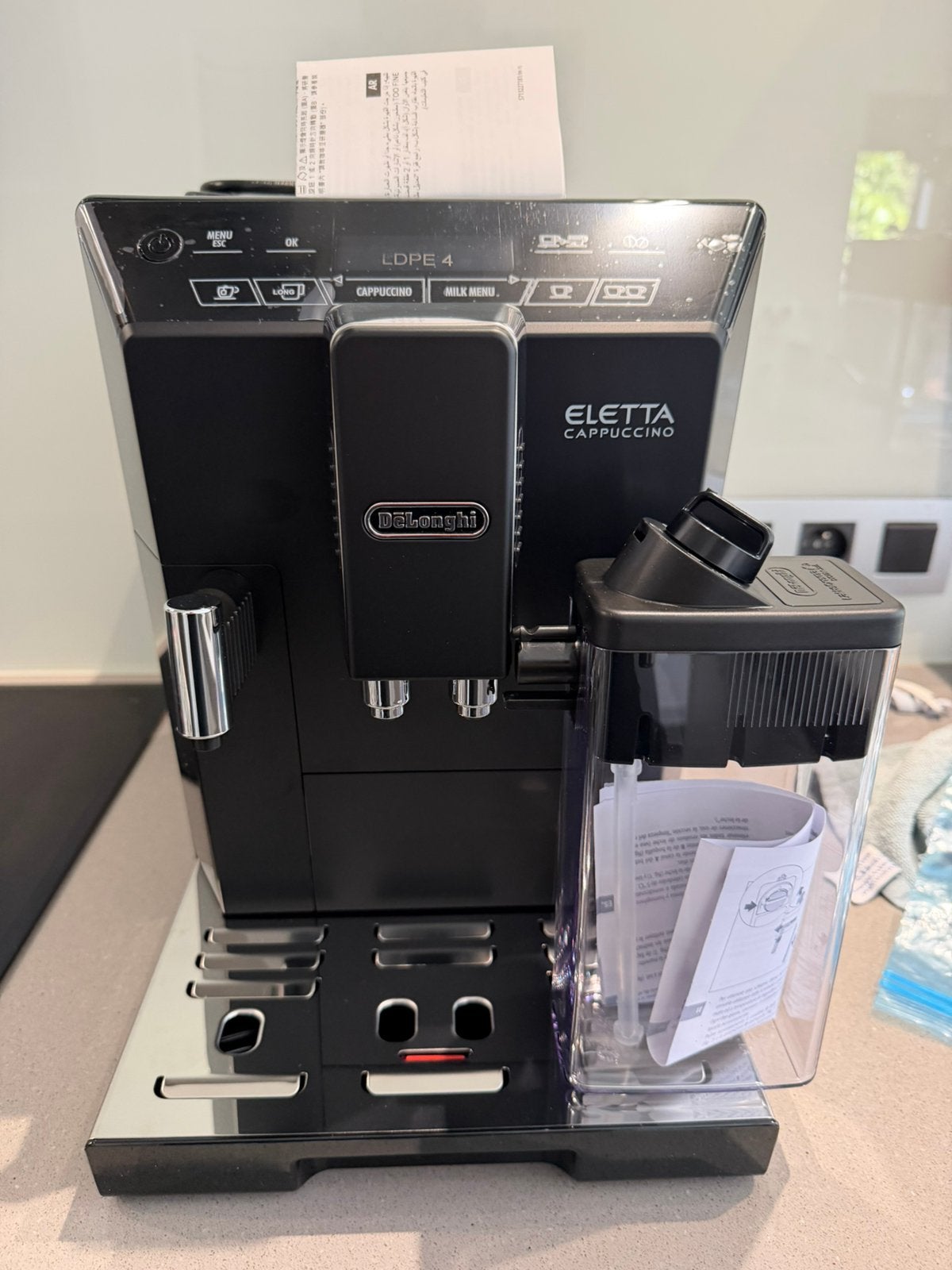 DELONGHI Eletta ECAM44.660.B Nieuwprijs €849, Electroménager, Neuf, Réservoir d'eau amovible, Café en grains, 10 tasses ou plus