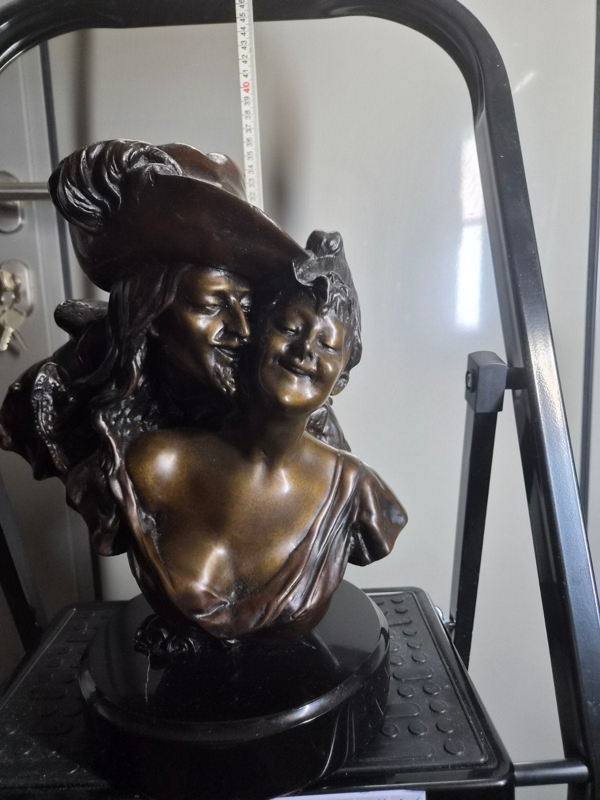 statue en bronze signé, Ophalen, Brons