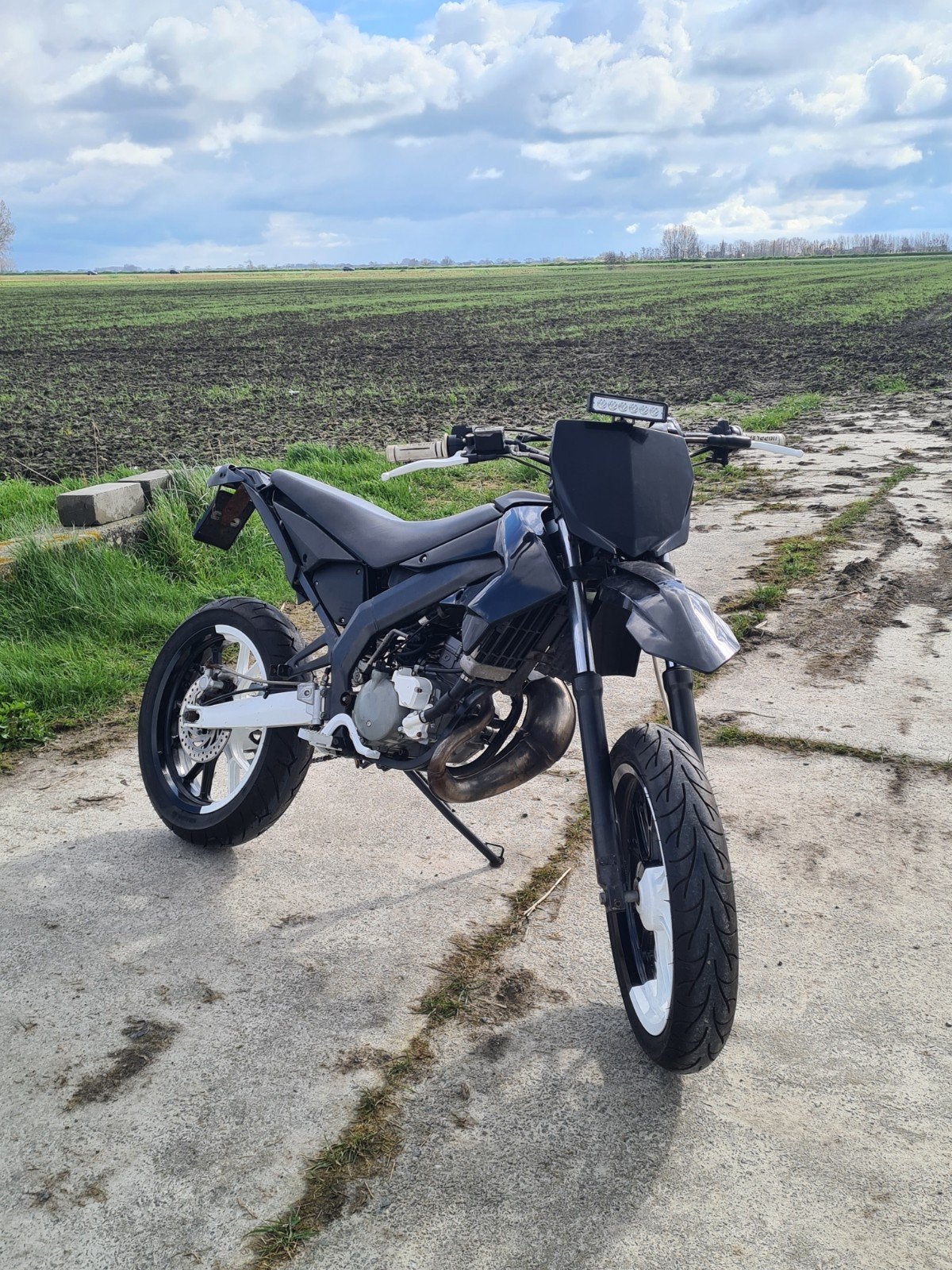 Derbi senda, Fietsen en Brommers, Brommers | Derbi, Ophalen, 49 cc, Klasse B (45 km/u), Zo goed als nieuw