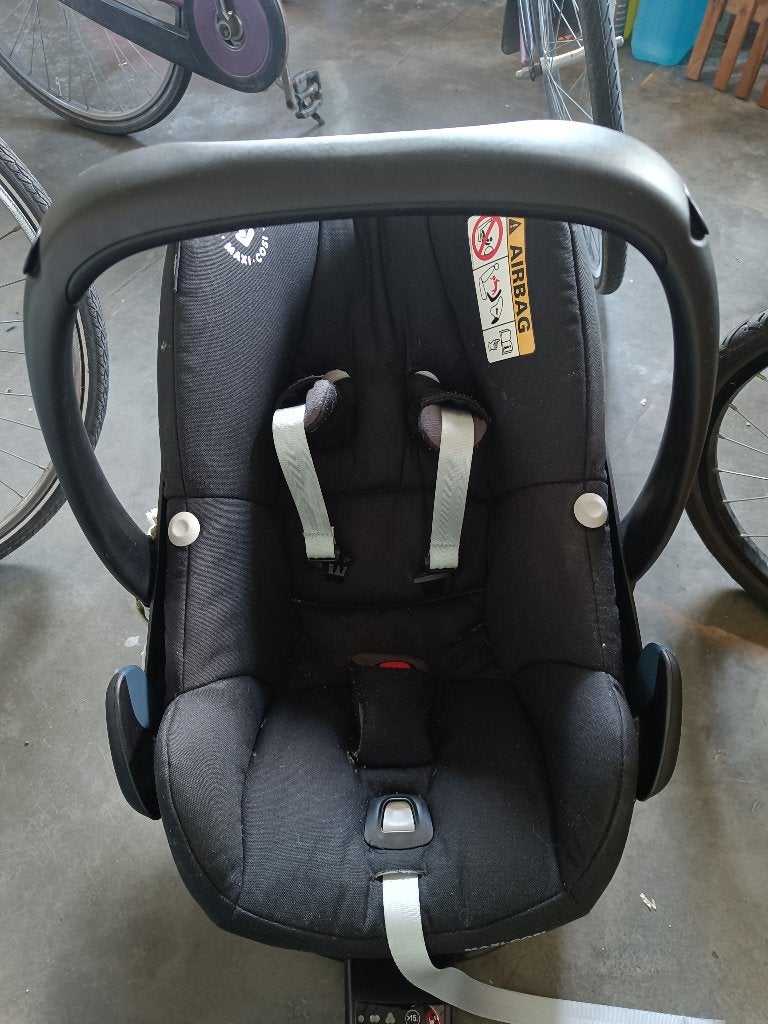 MaxiCosi Pebble Pro i-size(+ autostoelspeeltje little Dutch), Kinderen en Baby's, Autostoeltjes, Zijbescherming, Zo goed als nieuw