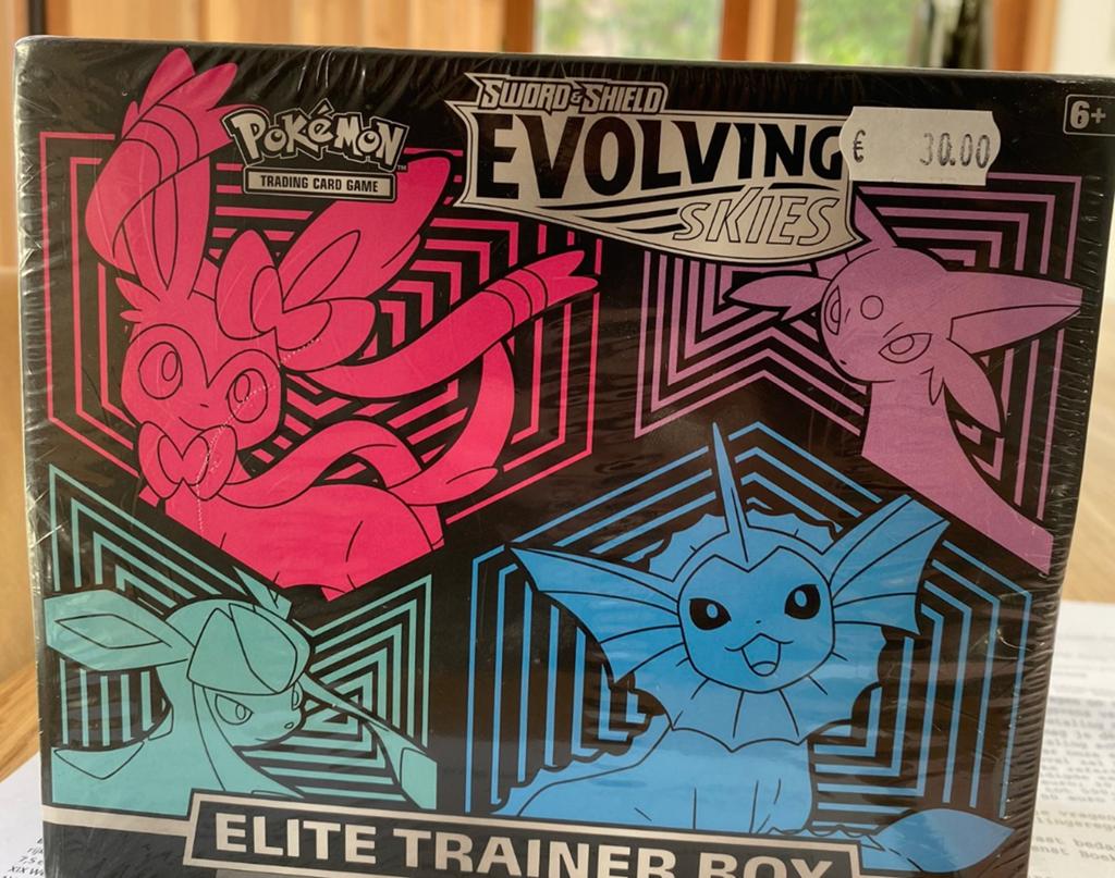 Evolving Skies Elite Trainer Box [SEGV], Enlèvement, Comme neuf