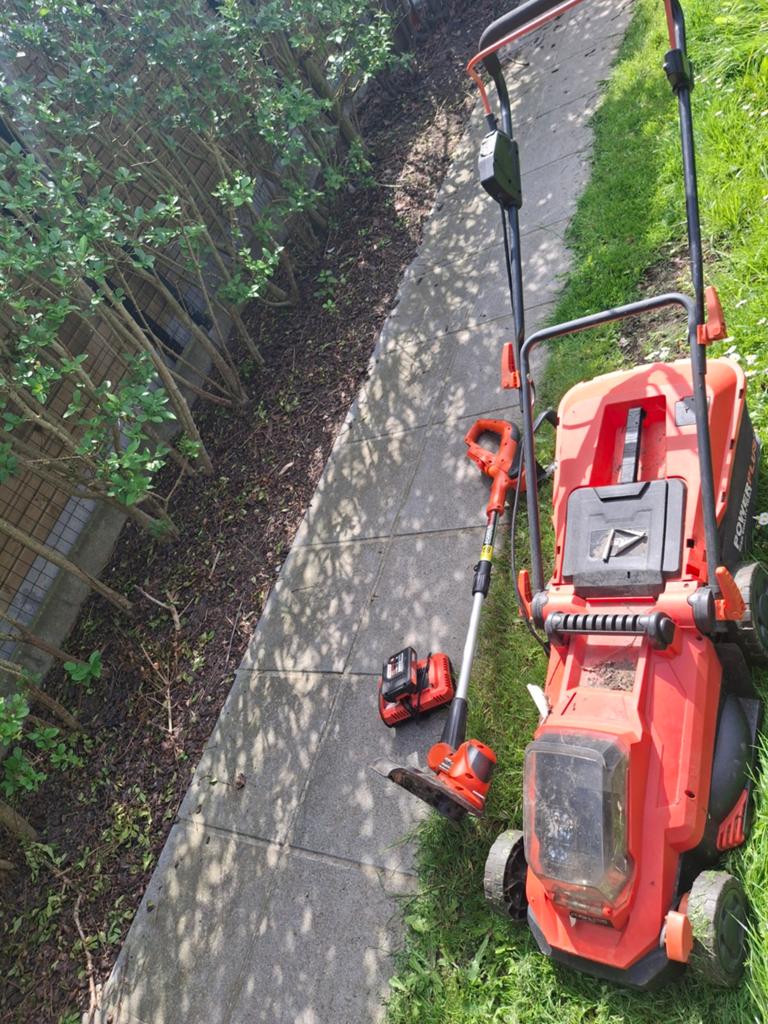 Grasmaaier + accu+ oplader+ boordmaaier, Ophalen