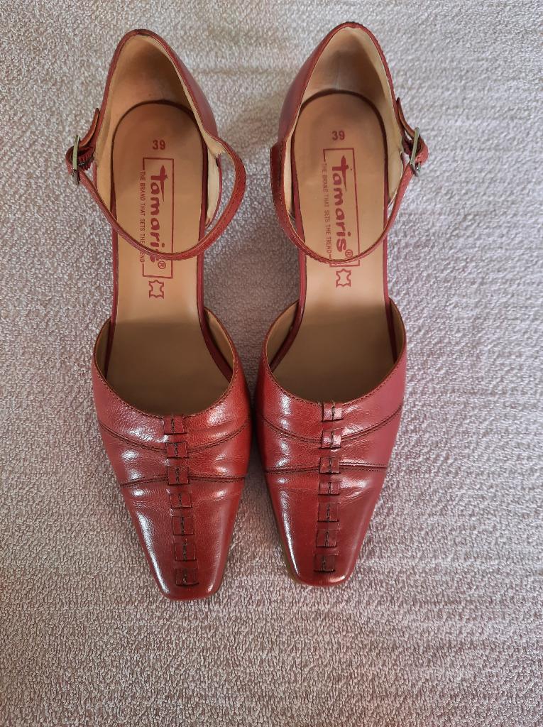 Schoenen van Tamaris - Maat 39 - ap. 79€ - SEMI NIEUW !!!🌺, Kleding | Dames, Schoenen, Schoenen met lage hakken, Nieuw, Ophalen