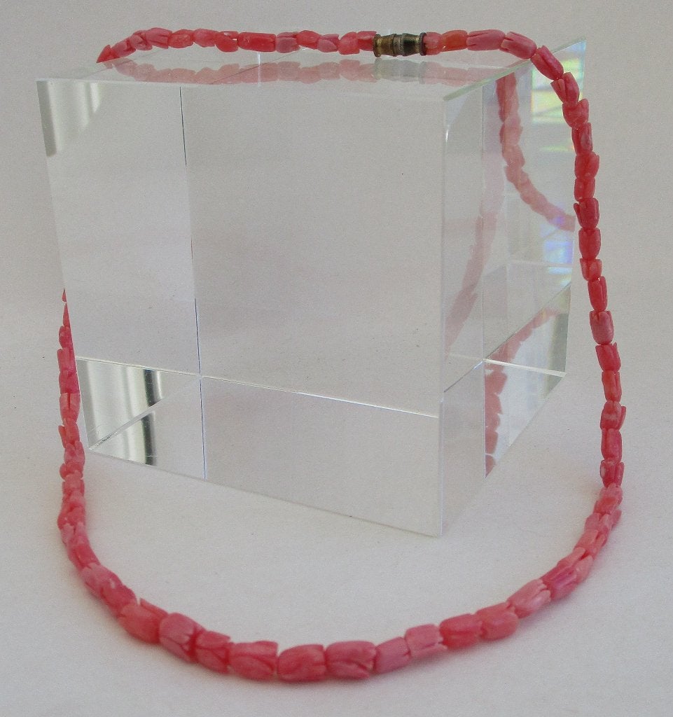 K5-A- Koraal Ketting -Tulp-Donker- 41½ cm. eind jaren '70, Envoi, Autres matériaux, Collier