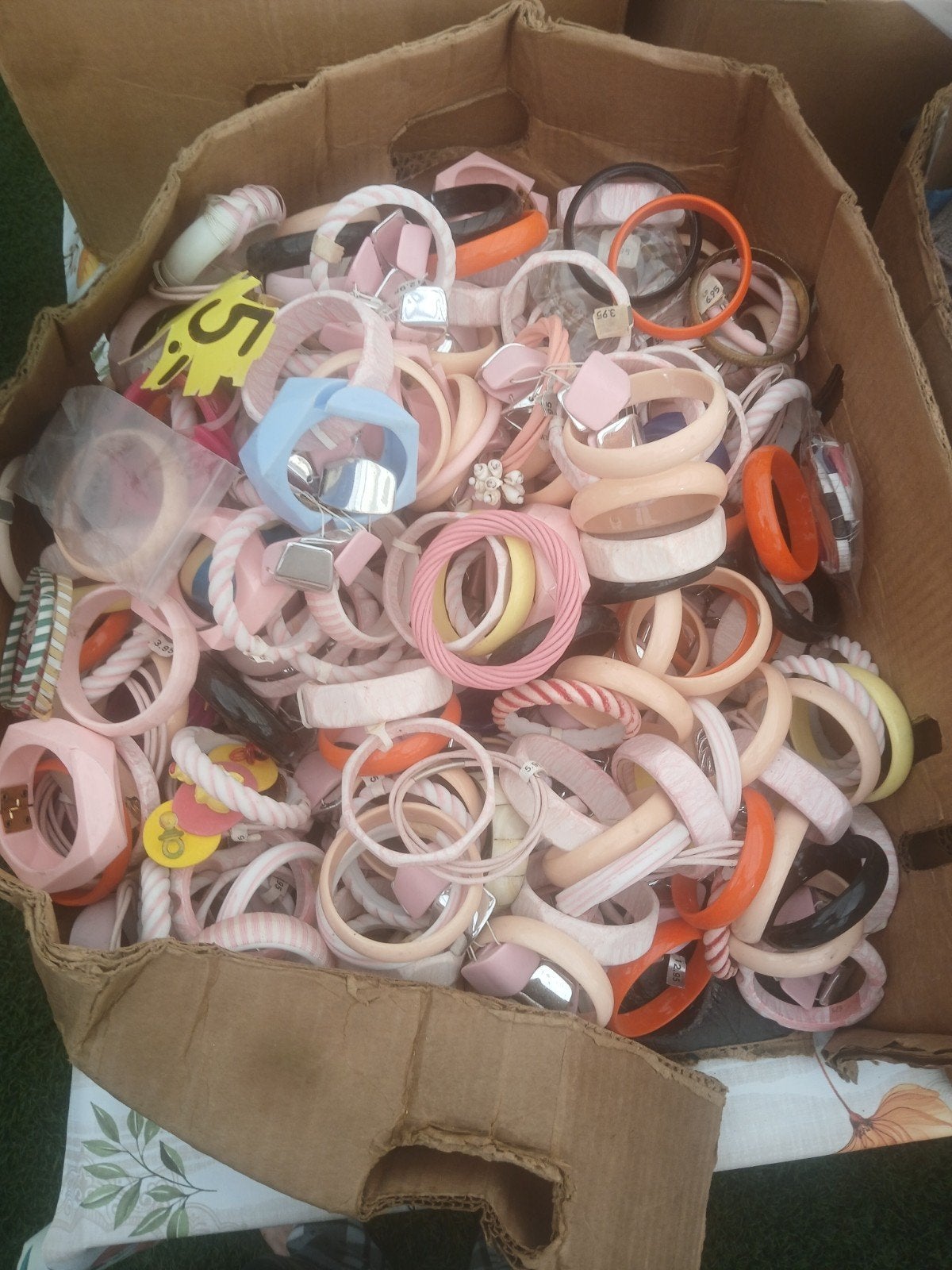 grote partij armbanden, Ophalen