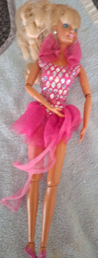 barbie met tutu pakje, Ophalen of Verzenden, Zo goed als nieuw