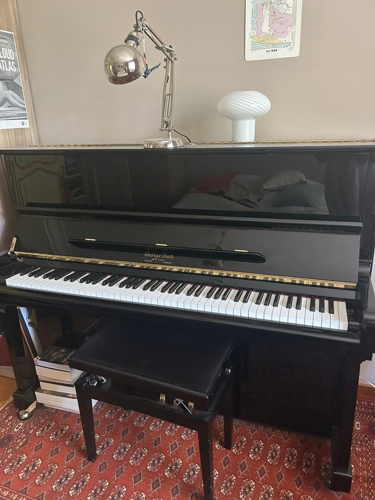 Piano droit laque noir très peu servi, Brillant, Comme neuf, Enlèvement, Piano