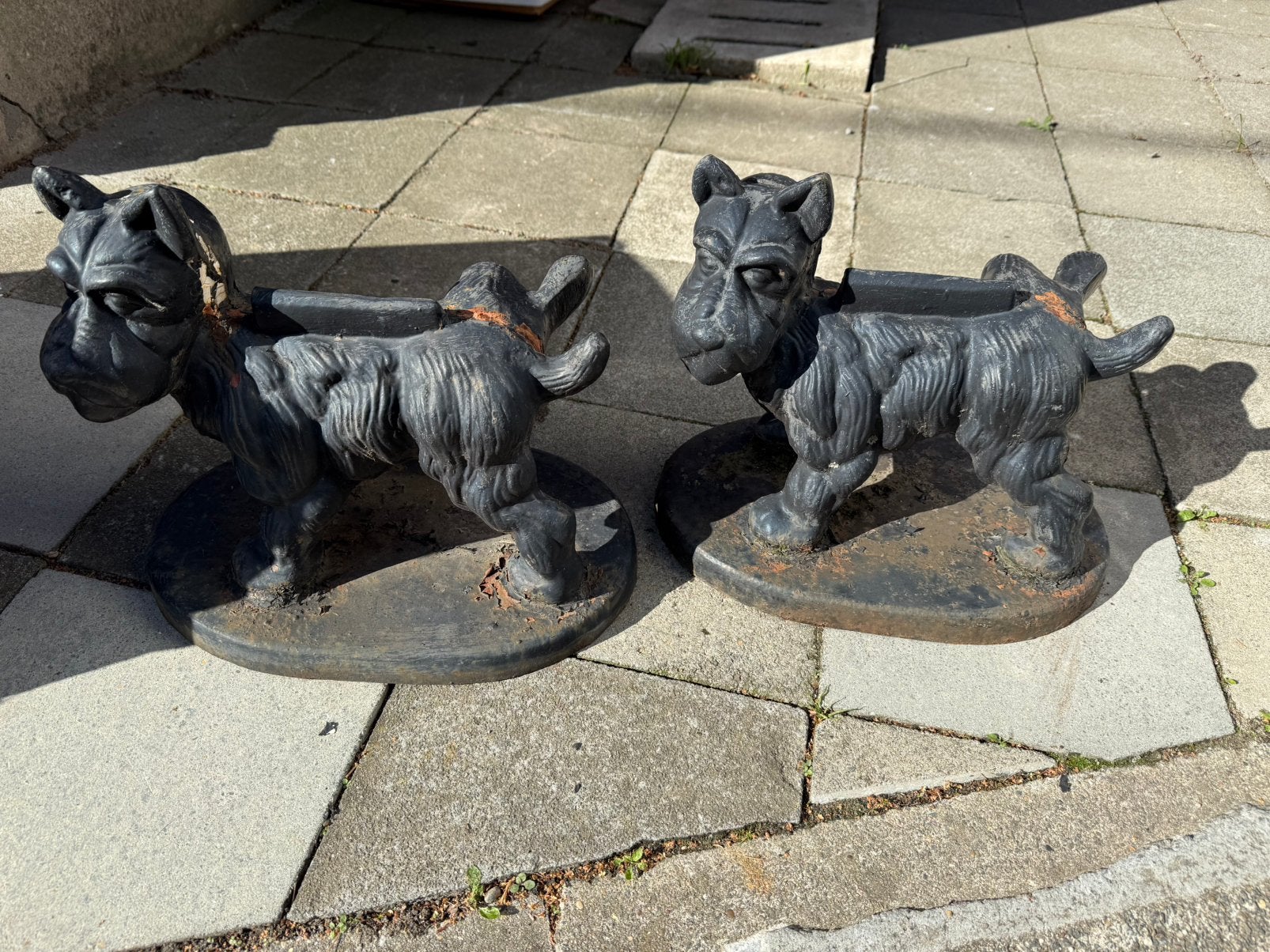 Gietijzeren honden, Tuin en Terras, Ophalen, Zo goed als nieuw