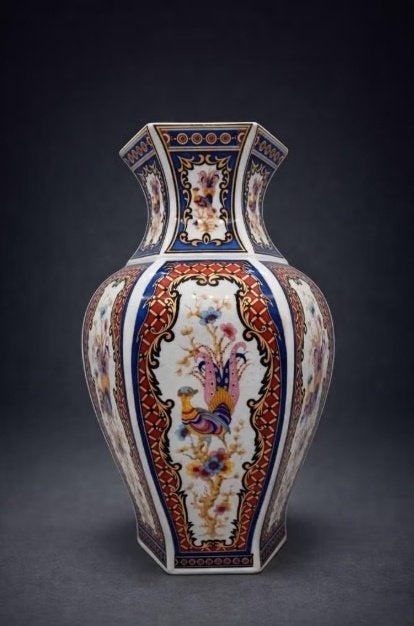 Vase hexagonal en céramique polychromes, Antiquités & Art, Antiquités | Vases, Enlèvement