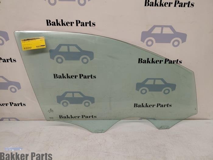 Vitre portière 4portes avant droite d'un Volkswagen Polo, -, Volkswagen, -, 3 mois de garantie