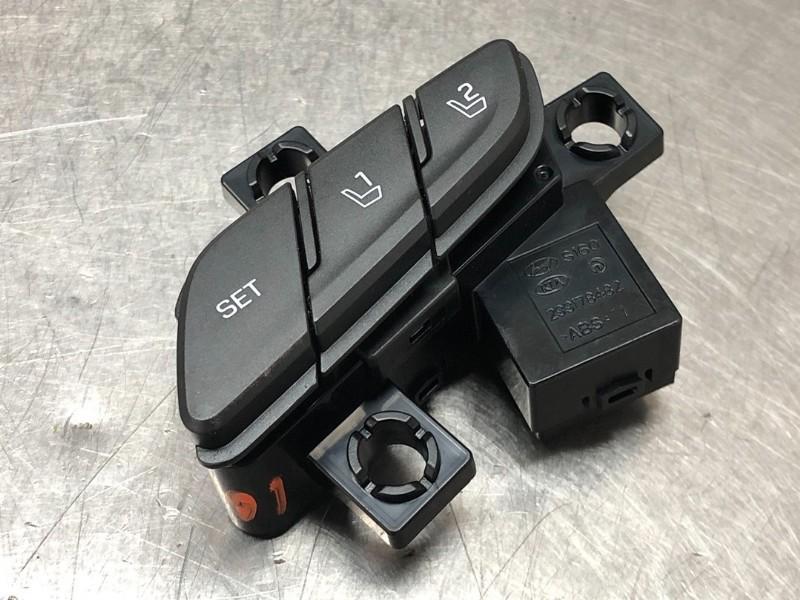 COMMANDE DE REGLAGE DE SIEGE i30 Fastback (PDEBA / PEDBC), Autos : Pièces & Accessoires, Utilisé, Hyundai