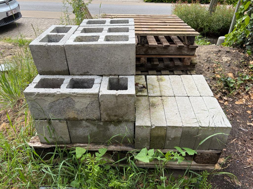 GRATIS betonblokken, Doe-het-zelf en Bouw, Metselstenen, Ophalen, Zo goed als nieuw