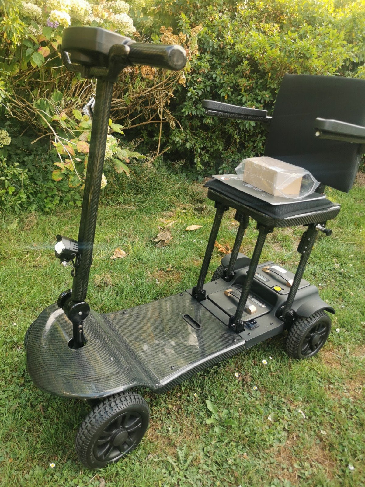 Trottinette légère en carbone pliable de 14 kg 0488826971, Enlèvement ou Envoi, Pliant, Neuf, Fauteuil roulant électrique