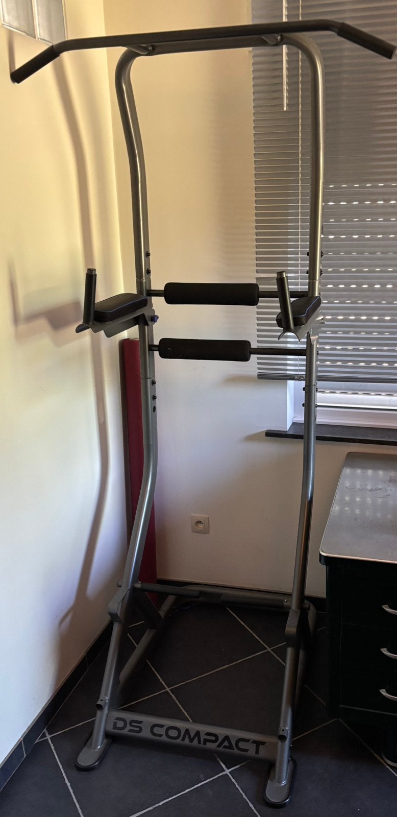 Power Tower - Domyos DS compact, Sport en Fitness, Fitnessapparatuur, Ophalen, Krachtstation, Zo goed als nieuw, Metaal