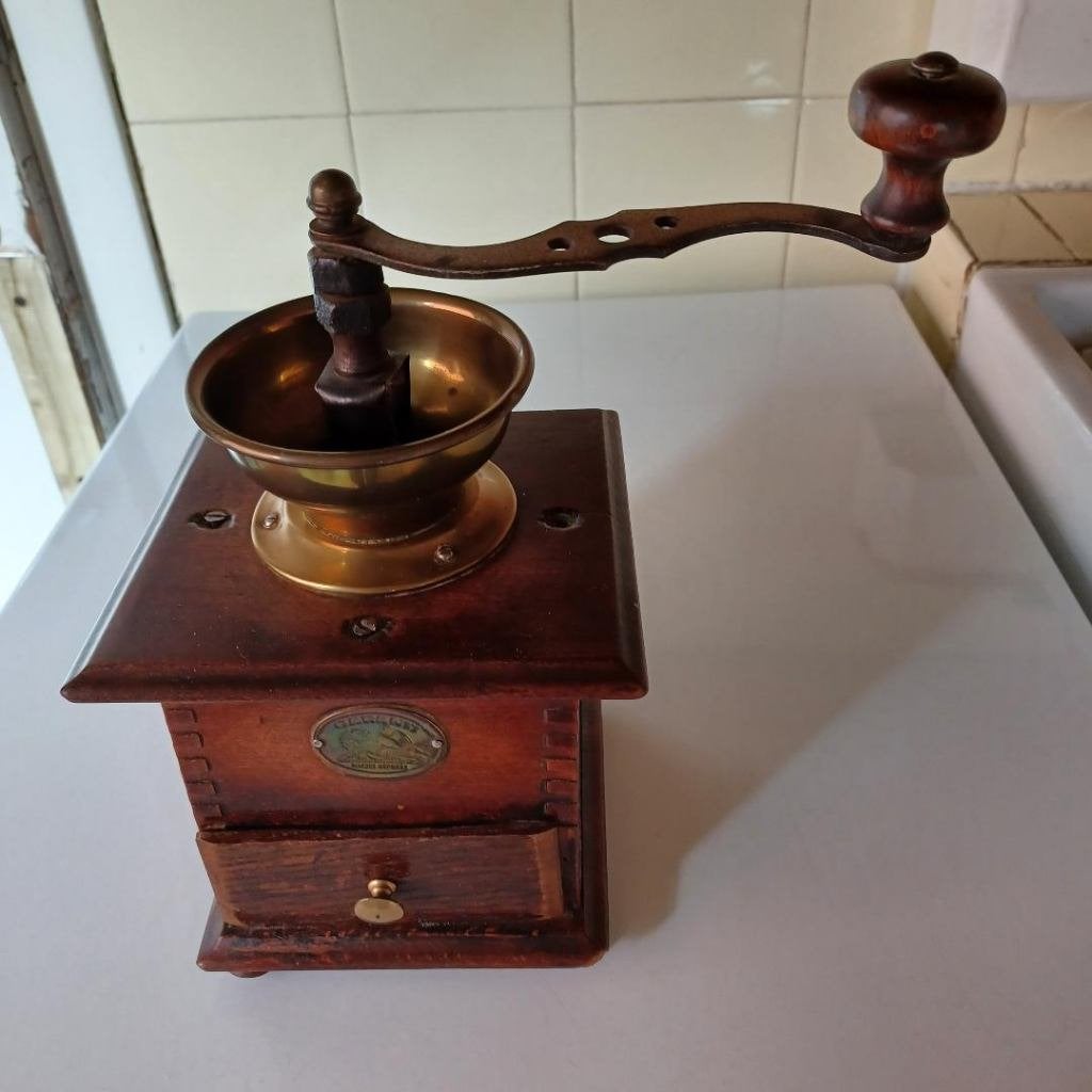 Antieke koffiemolen., Antiek en Kunst, Ophalen