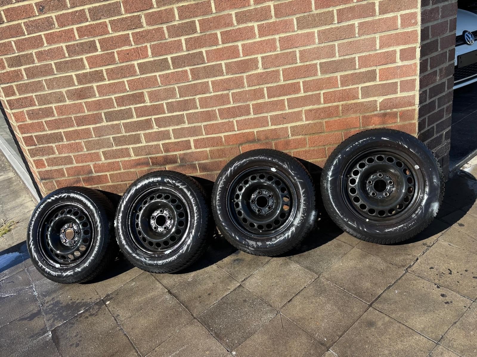 Set van 4 Mercedes-velgen + winterband (195/65R15) nieuw, Ophalen, Nieuw, Mercedes-Benz