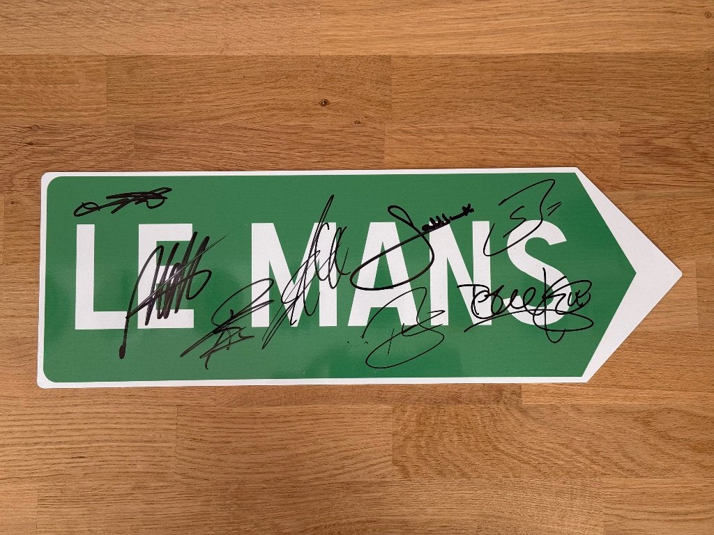Plaque metal Le Mans signée par des vainqueurs, Enlèvement ou Envoi
