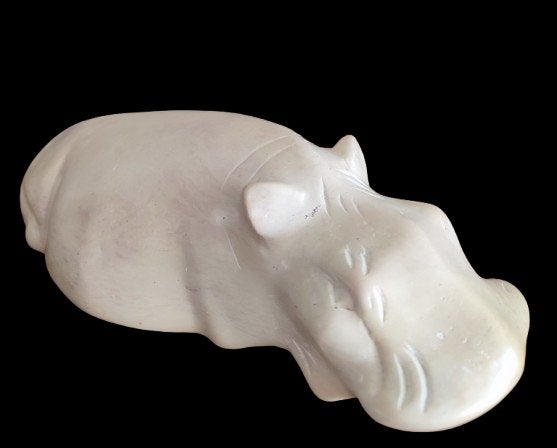 Kenya grande sculpture hippopotame au repos. Stéatite, Sculpture, Afrique, Enlèvement ou Envoi, Sculpté