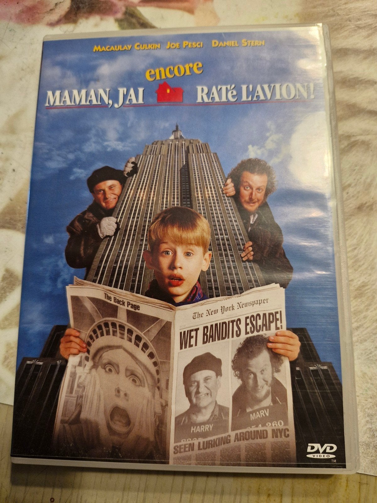 dvd maman jai encore rate lavion en bone etat, CD & DVD, DVD | Aventure, Enlèvement ou Envoi, Comme neuf, Français