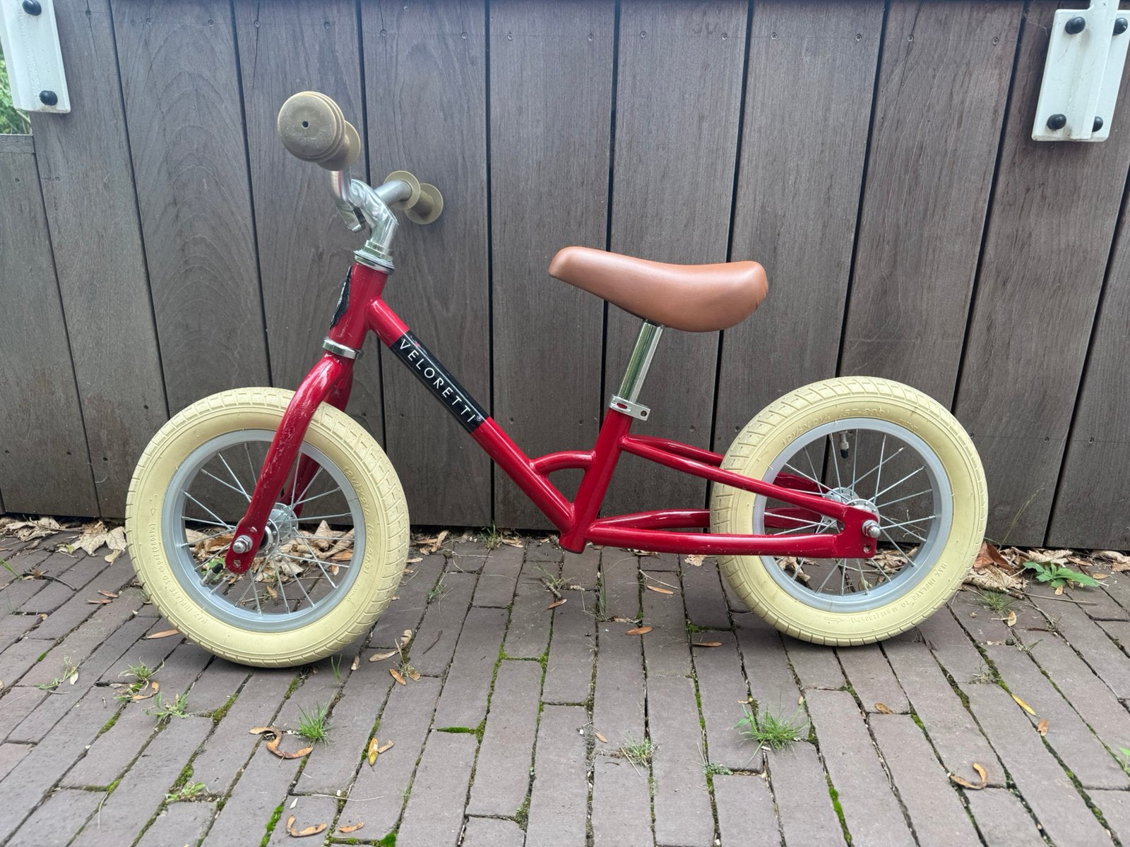 Veloretti mini loopfiets - 12 inch - 2 tot 4 jaar - rood, Fietsen en Brommers, Ophalen, Zo goed als nieuw, Schijfrem, Minder dan 16 inch