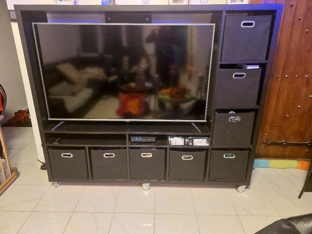 Grand meuble tv ikea noir sur roulette en bon état, 25 à 50 cm, Meuble noir ikea, 150 à 200 cm, Comme neuf