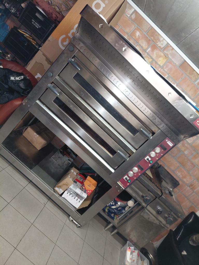 Four a 12 pizza, electrique triphaser fonctionne super bien, Enlèvement