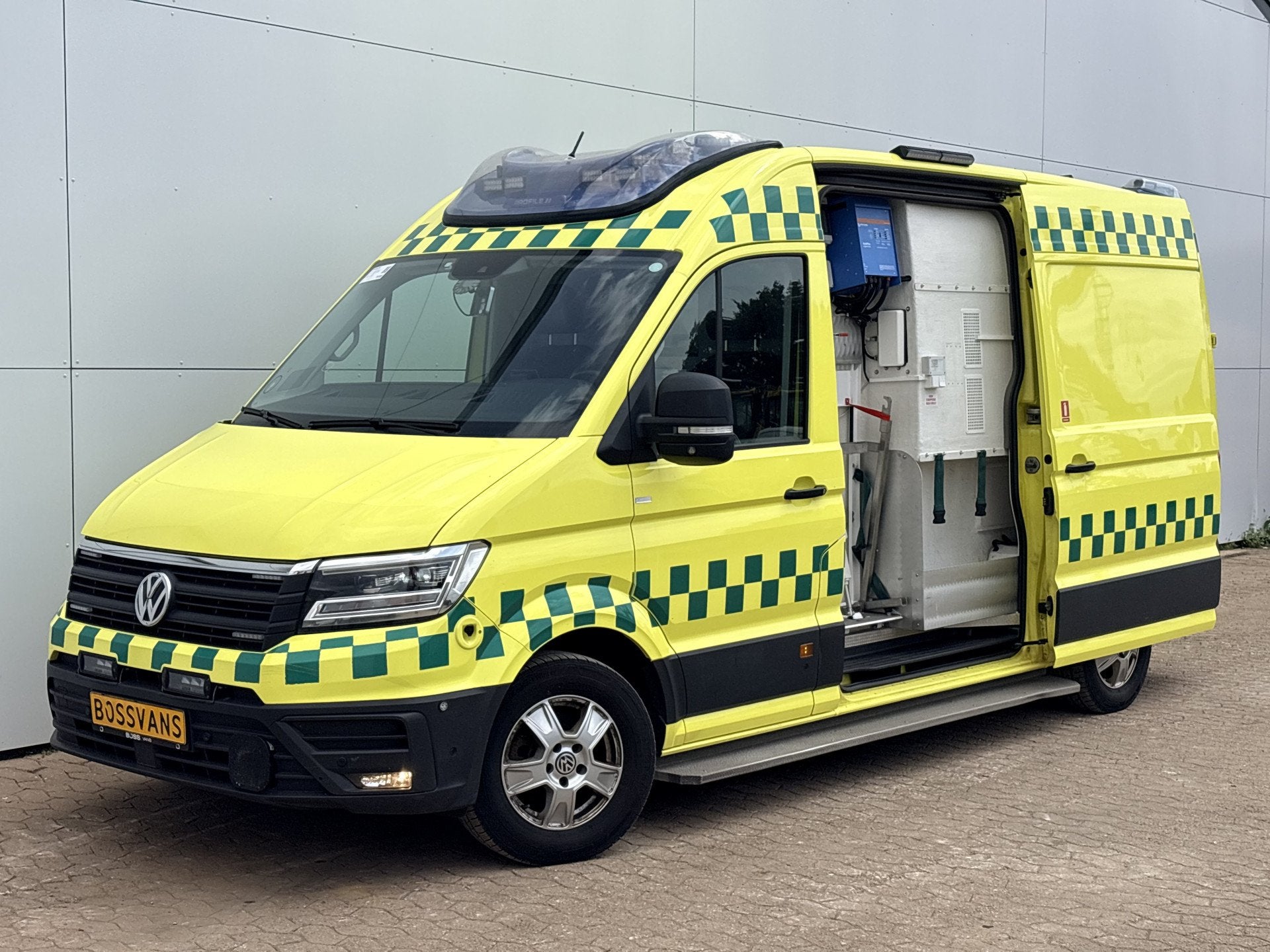 Volkswagen Crafter 2.0 TDI 177PK Ambulance L3H3 Automaat ACC, Auto's, Bestelwagens en Lichte vracht, Stof, Gebruikt, 4 cilinders