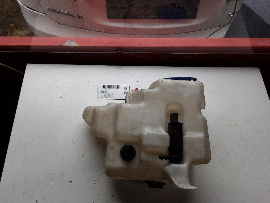 LAVE-GLACE RESERVOIR AVANT Bora Variant (1J6) (1JO955453), Volkswagen, Mevr. I. Hauben, Utilisé, Rue de l'Espoir 34 34
4030  GRIVEGNÉE, BE