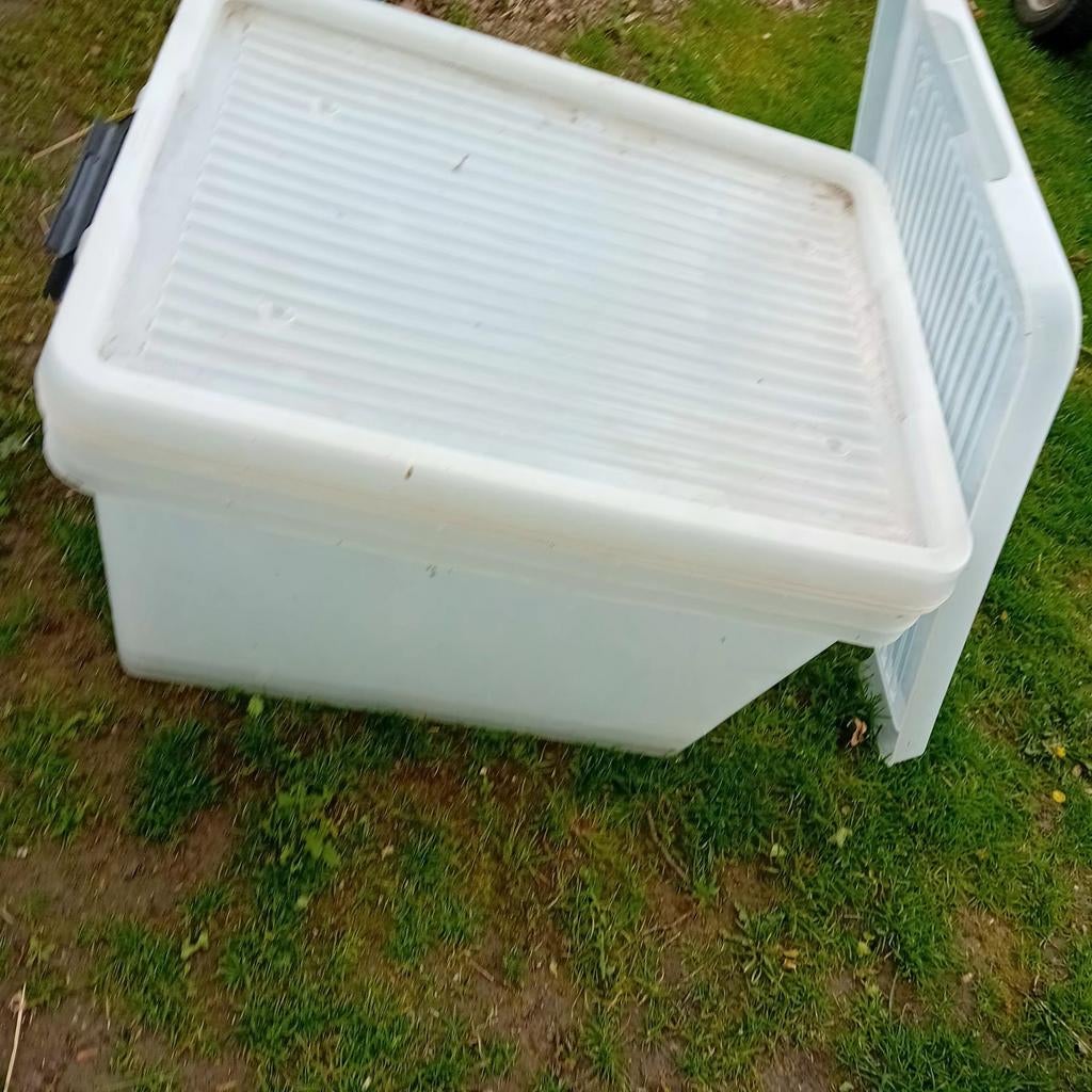 3 boxen met deksel, Ophalen, Zo goed als nieuw