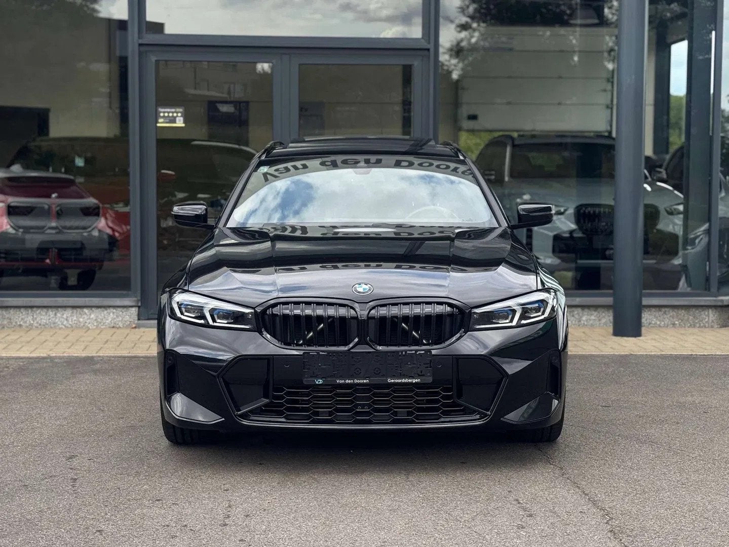 BMW 3 Serie 318 i Touring M Sport / PANO / HUD / CAM / BLIND, Auto's, Automaat, Gebruikt, Zwart, 4 cilinders