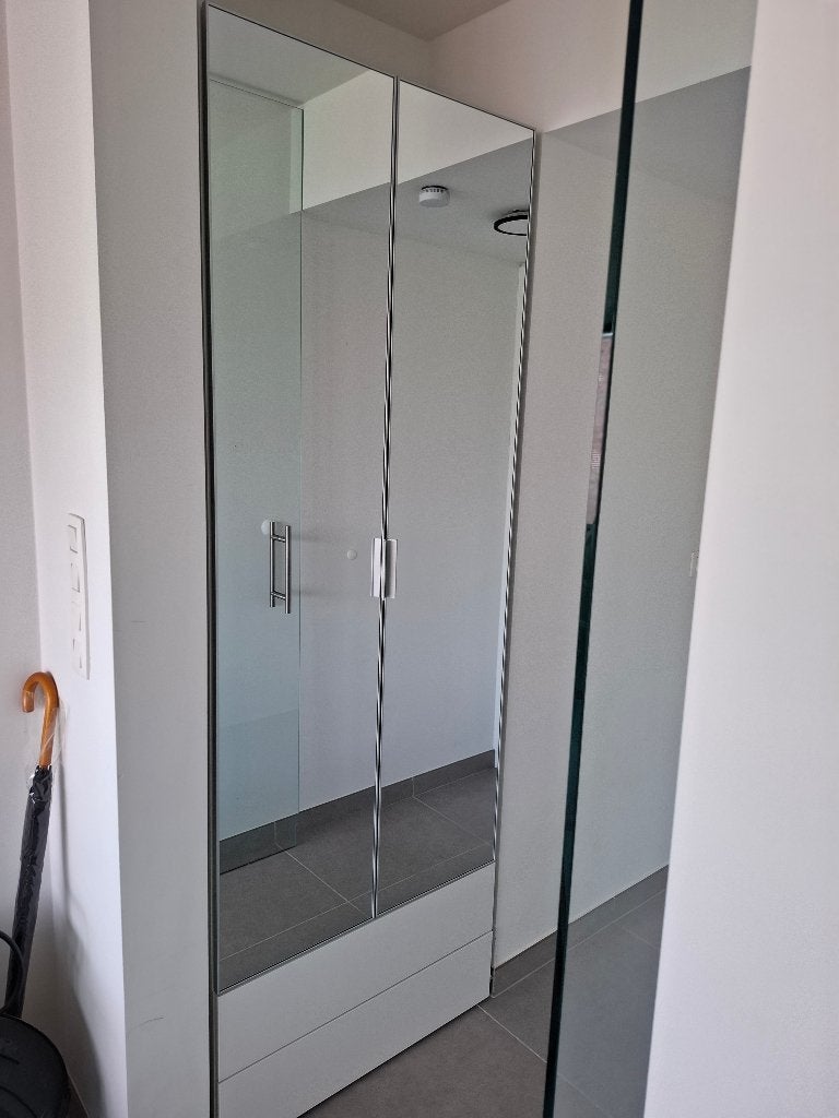 Armoire avec portes en miroir, Maison & Meubles, Armoires | Penderies & Garde-robes, 25 à 50 cm, Avec espace de penderie, Comme neuf