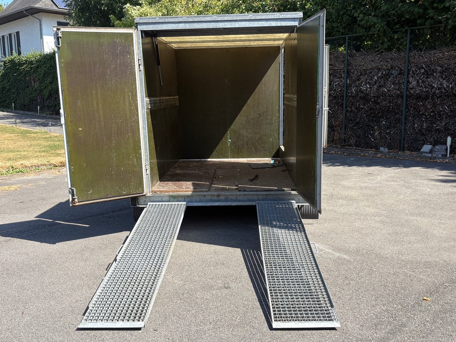 Aanhangwagen dubbel as 1500 kg. Laad ermogen bijna 1000 kg., Ophalen, Gebruikt