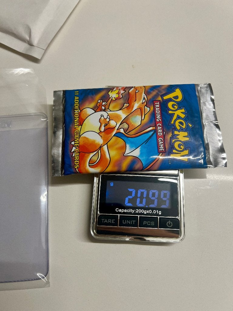 Base set booster pack Charizard art, Ophalen of Verzenden, Booster