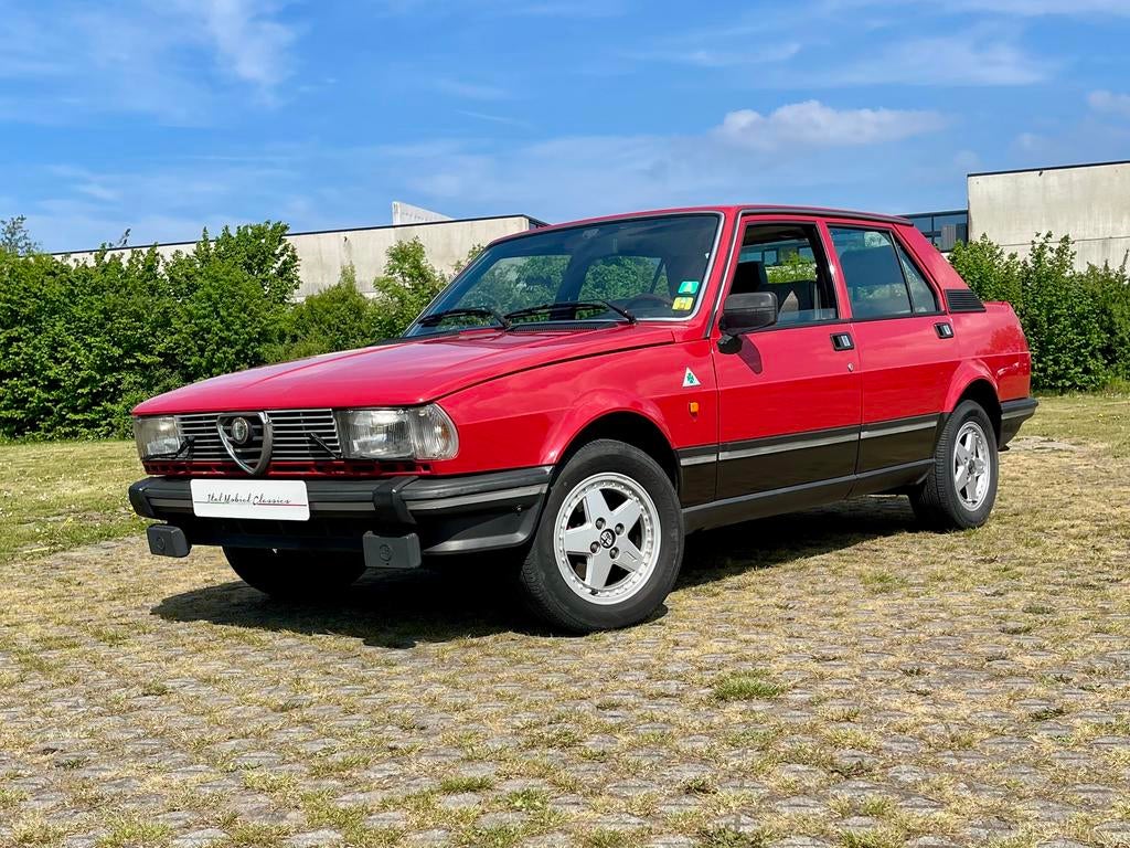 🍀Alfa Romeo Giulietta🍀 1,8 Carburator 1982, Auto's, Bedrijf, Alfa Romeo, Rood, Achterwielaandrijving