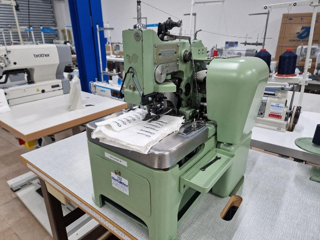 reece 101 oogknoopgaten machine zo goed als nieuw, Industrieel, Ophalen, Overige merken, Naaimachine