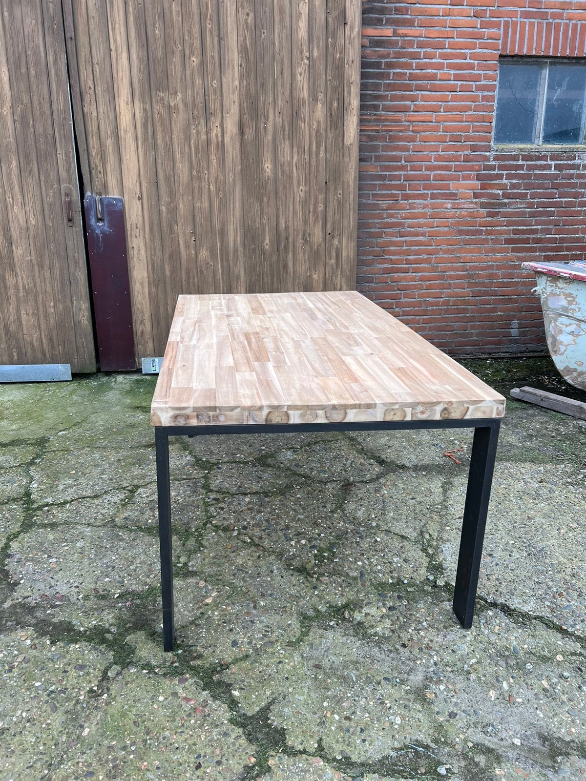 Hardhouten tafel, Ophalen