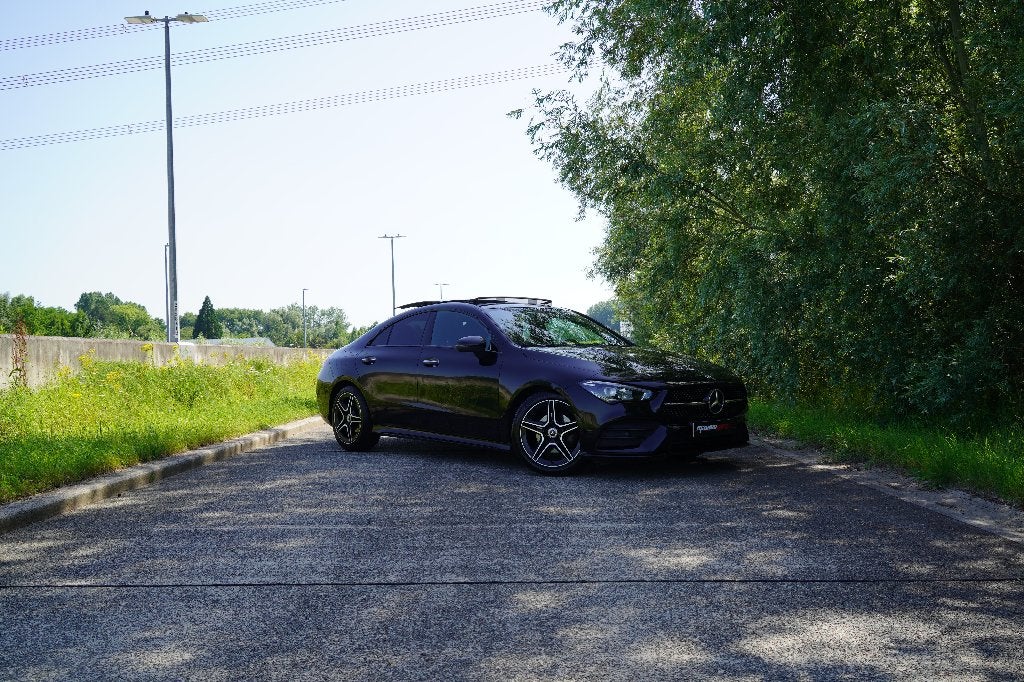 Prachtige Mercedes CLA180 Berline AMG-Line, Auto's, 4 cilinders, Zwart, Bedrijf, 5 deurs