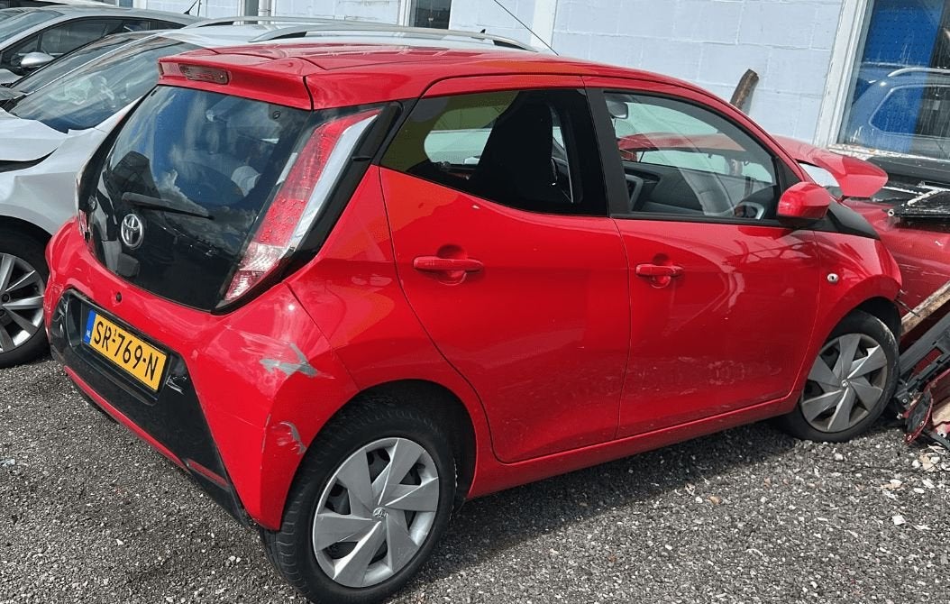 Toyota Aygo 1.0 VVT-i (2018) in ONDERDELEN – Rood, Auto-onderdelen, Gebruikt, -, -, Ophalen of Verzenden
