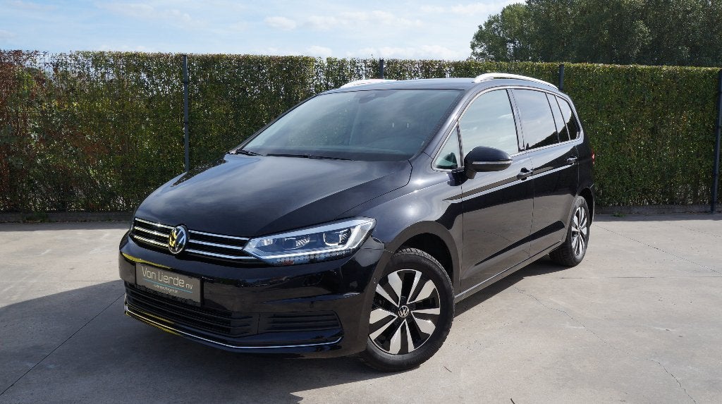 Volkswagen Touran 1.5 TSI 150pk DSG Camera Led Carplay Navi, Auto's, Stof, 1498 cc, 4 cilinders, Zwart