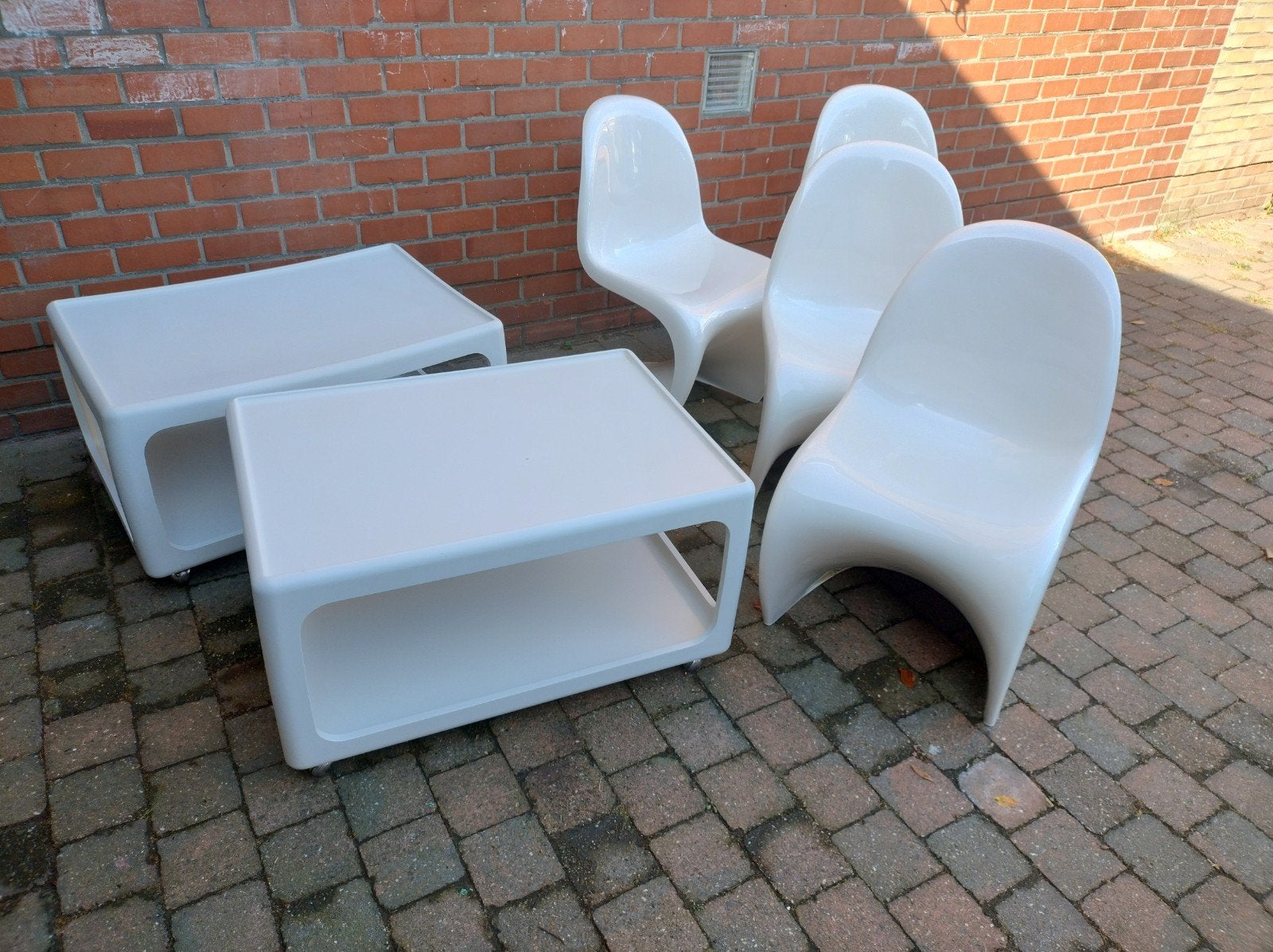 lot de chaises Panton et de tables d'appoint, Enlèvement