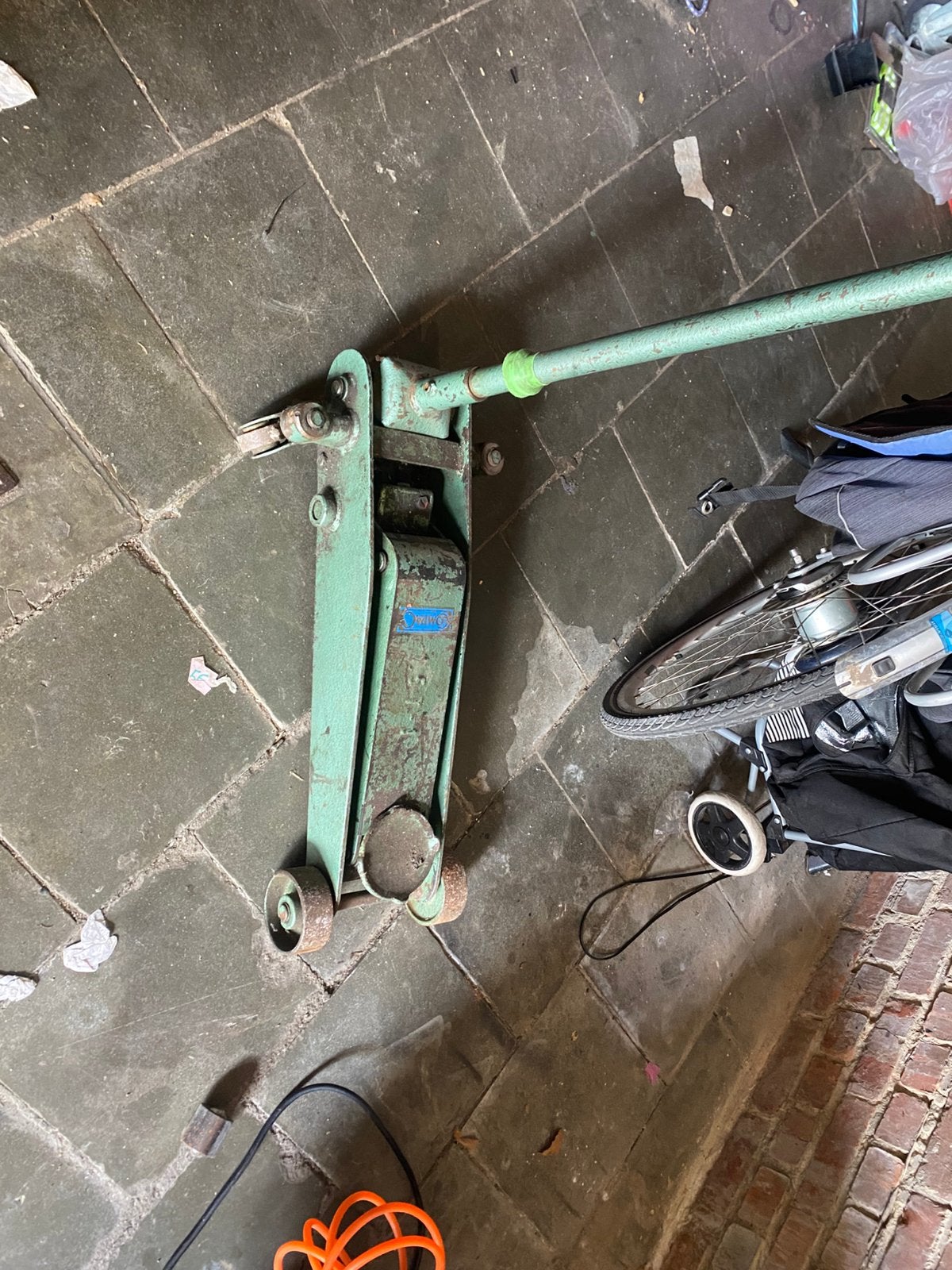 Auto krik, Ophalen, Zo goed als nieuw