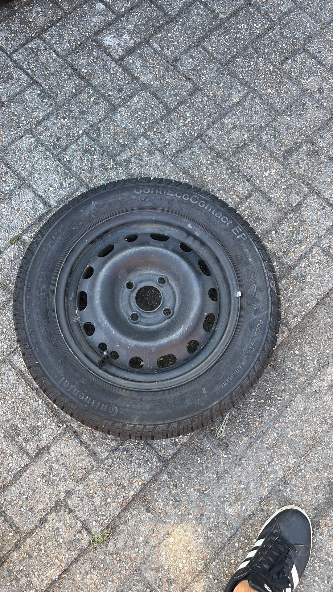 Stalewiel met band 176/65 R14 82T steek 4x100, Auto diversen, Aanhangwagen-onderdelen, Ophalen, Zo goed als nieuw