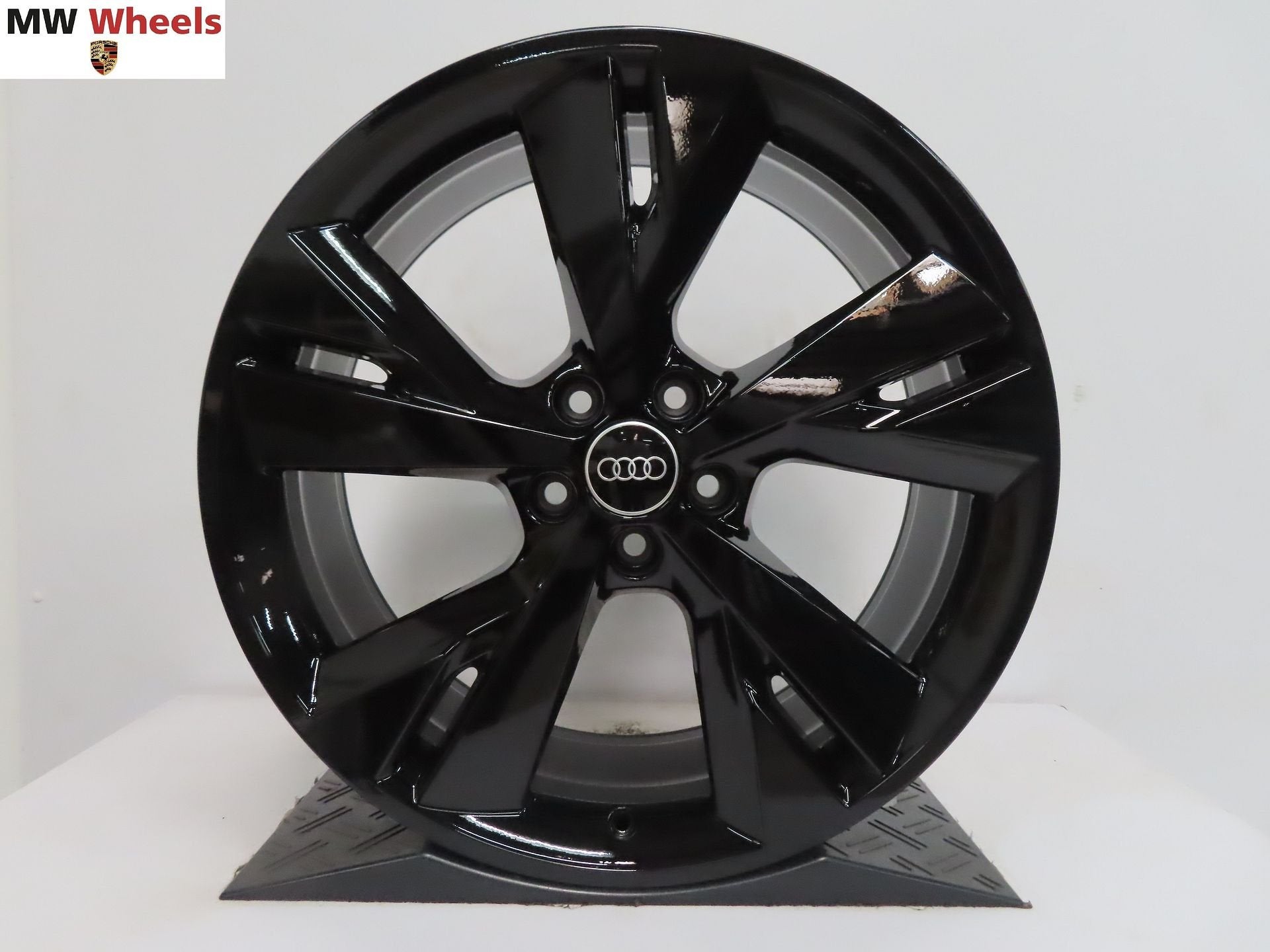 Originele Audi Q4 etron 20 inch velgen HG zwart nieuw, Auto-onderdelen, Banden en Velgen, Velg(en), -, -, Nieuw
