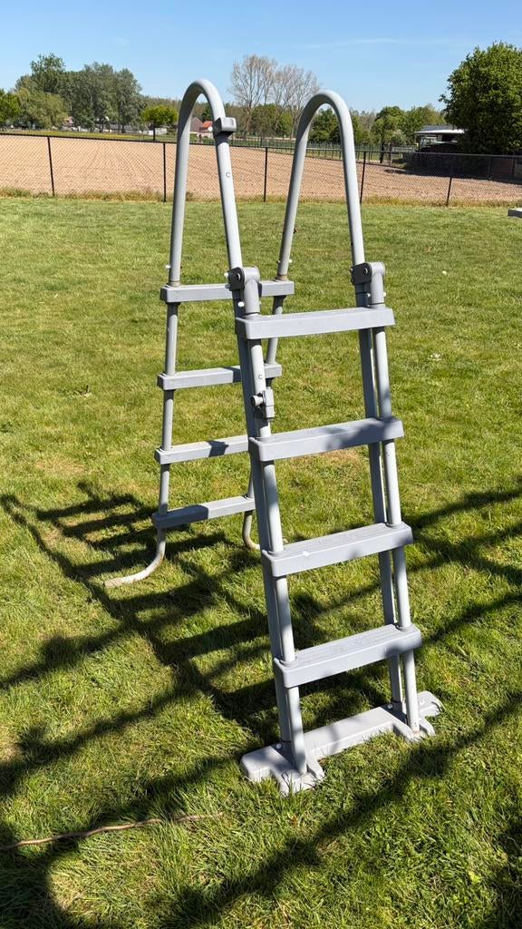 Zwembad ladder - gratis, Tuin en Terras, Ophalen, Gebruikt, Ladder