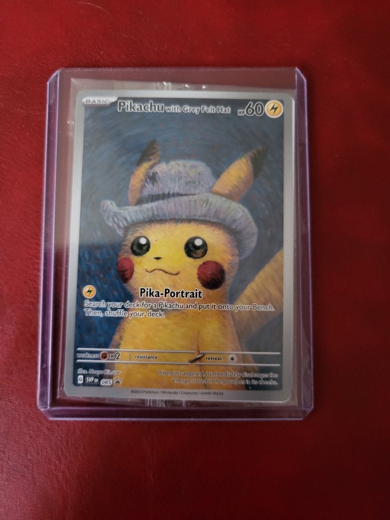 Pikachu with Grey Felt Hat (SVP 085) SEALED, Hobby en Vrije tijd, Verzamelkaartspellen | Pokémon, Ophalen of Verzenden, Nieuw