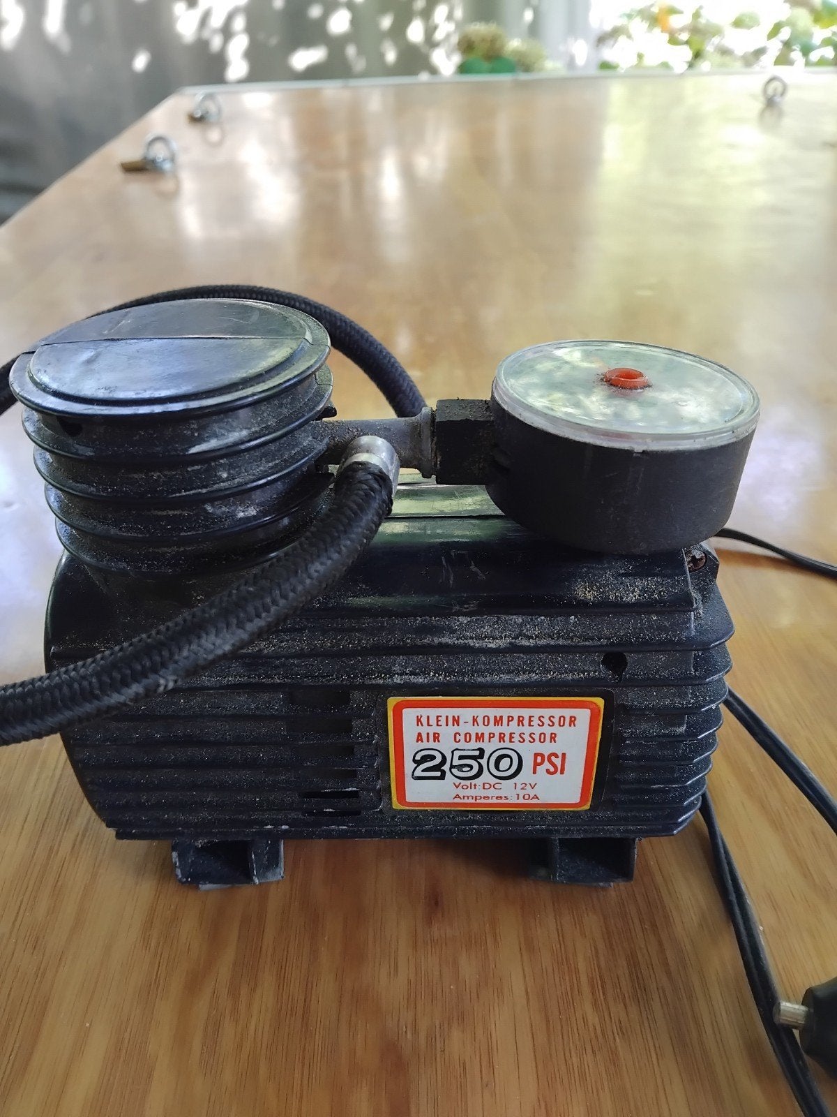 12 v compressor, Articles professionnels, Machines & Construction | Pompes & Compresseurs, Enlèvement